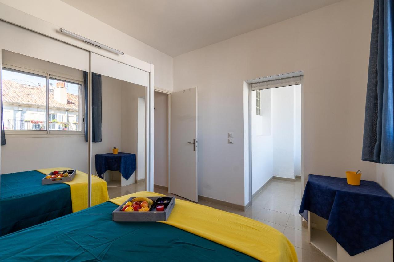 Celebre Vieux Port, Marseille Apartment Luaran gambar