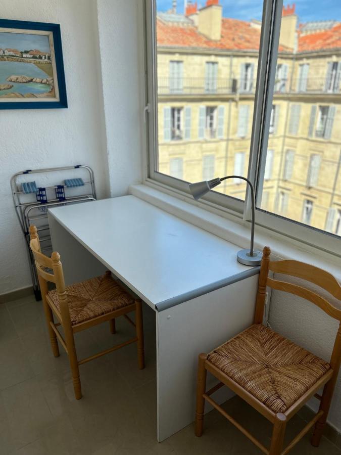 Celebre Vieux Port, Marseille Apartment Luaran gambar