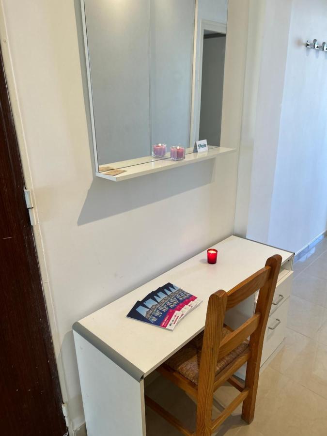 Celebre Vieux Port, Marseille Apartment Luaran gambar