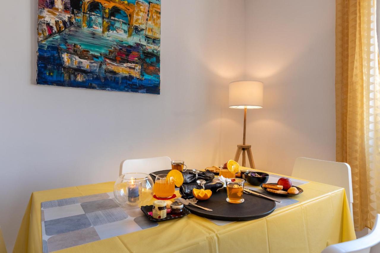 Celebre Vieux Port, Marseille Apartment Luaran gambar