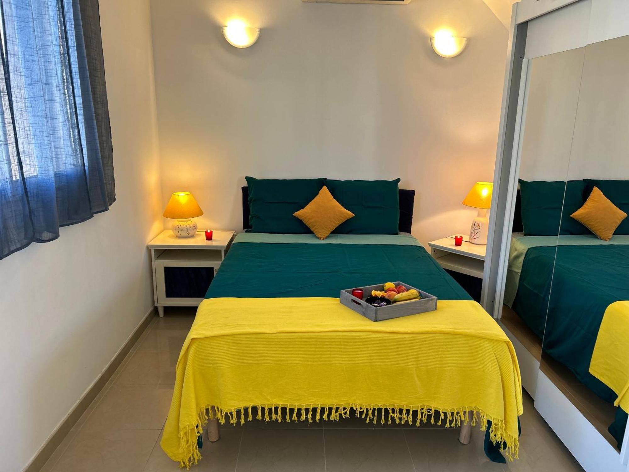 Celebre Vieux Port, Marseille Apartment Luaran gambar