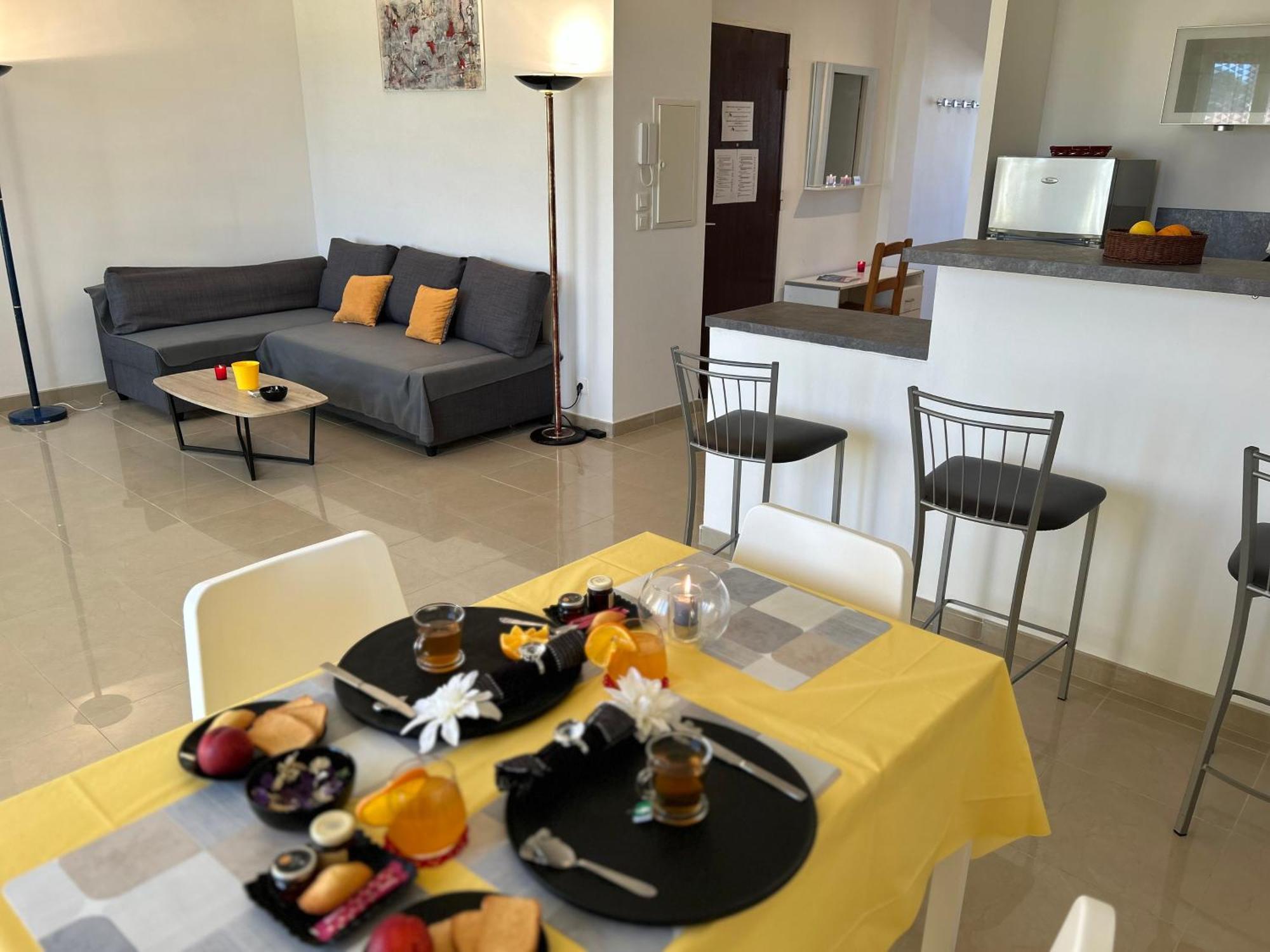 Celebre Vieux Port, Marseille Apartment Luaran gambar